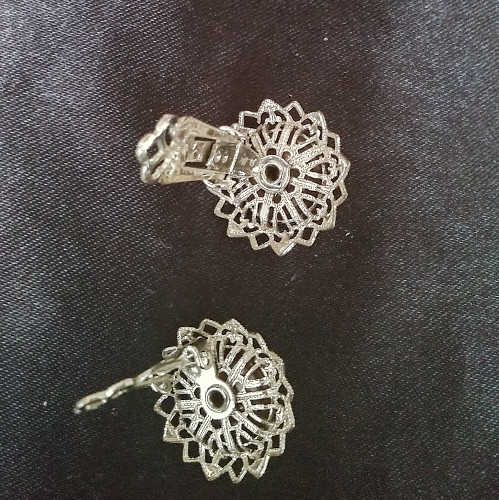 Silver clipon clip on circle flower border earring - Picture 6 of 9
